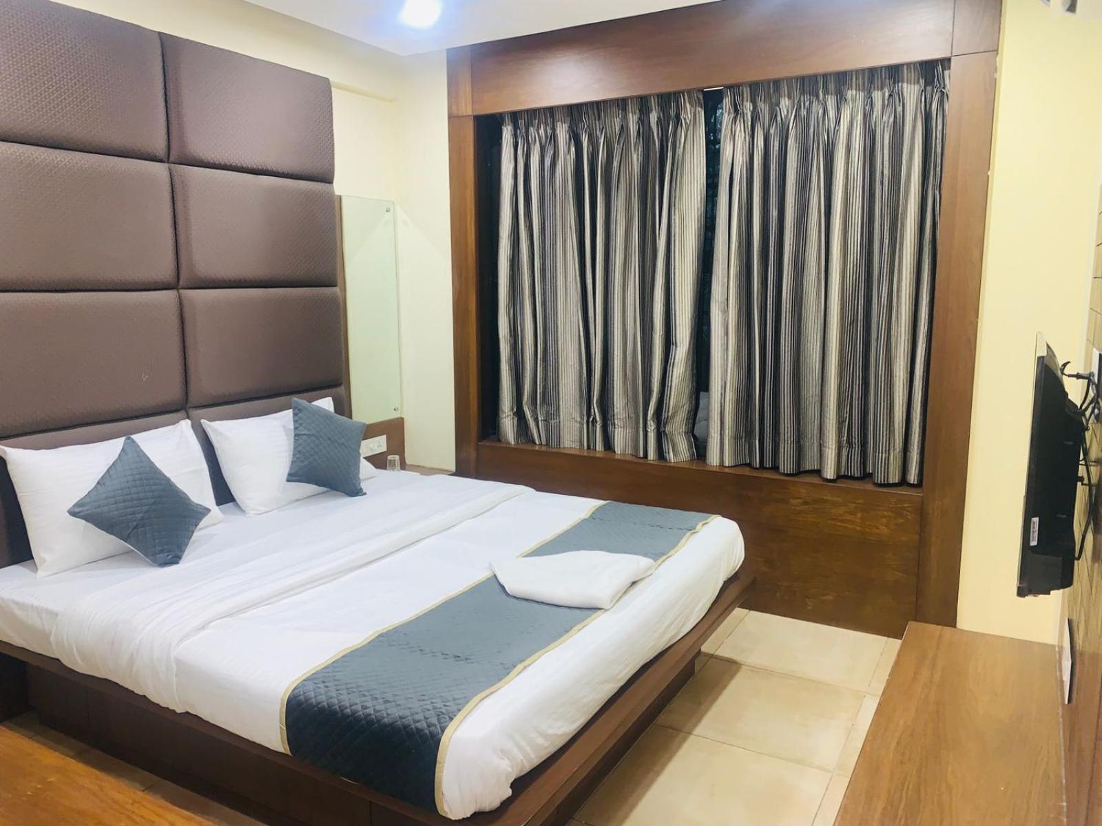 Sun Solitaire Pune Dış mekan fotoğraf