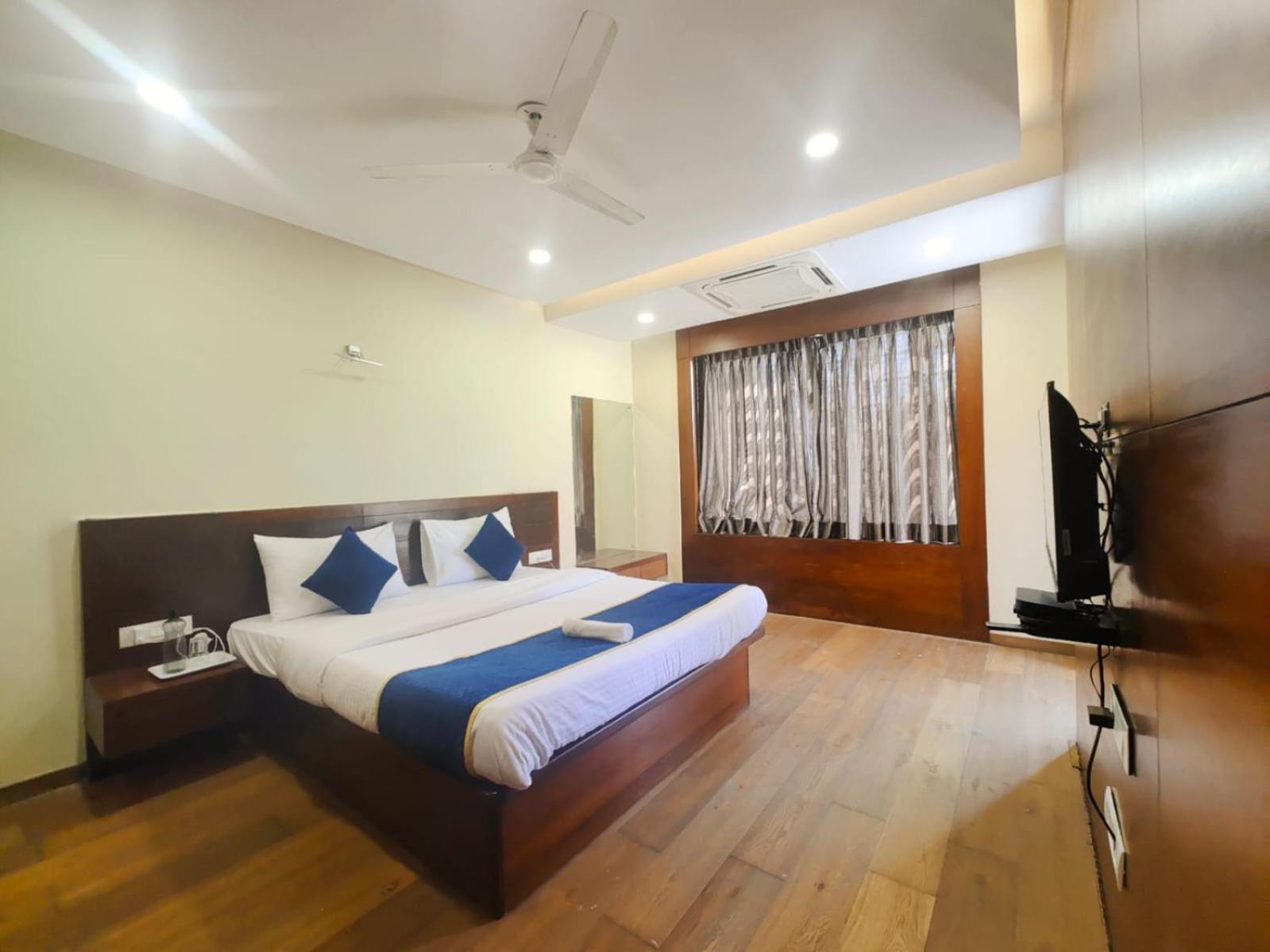 Sun Solitaire Pune Dış mekan fotoğraf